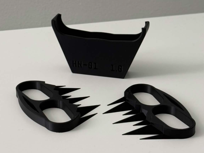 Brass Knuckles Claw Prop and Case [32g,160min]