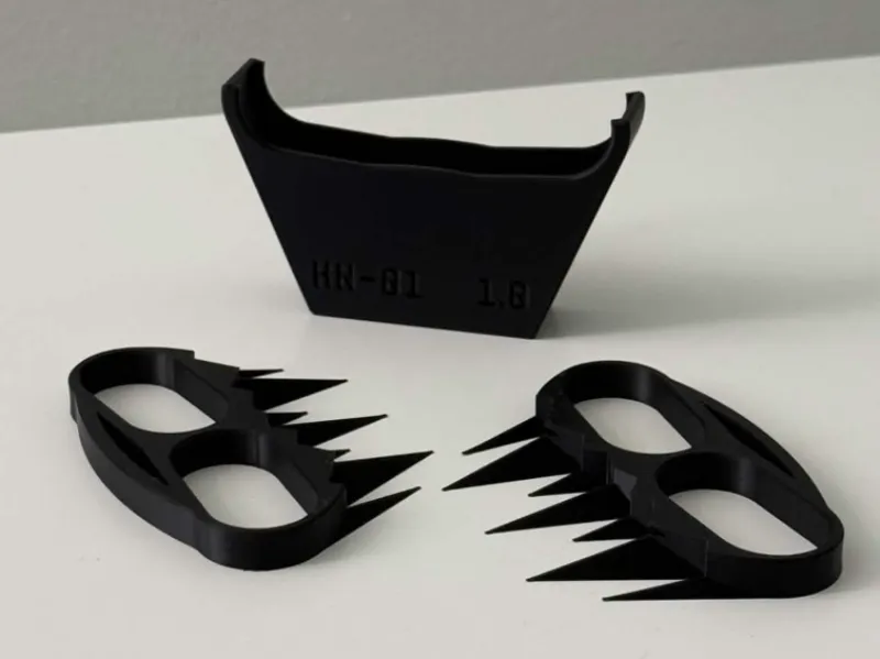 Brass Knuckles Claw Prop and Case [32g,160min]
