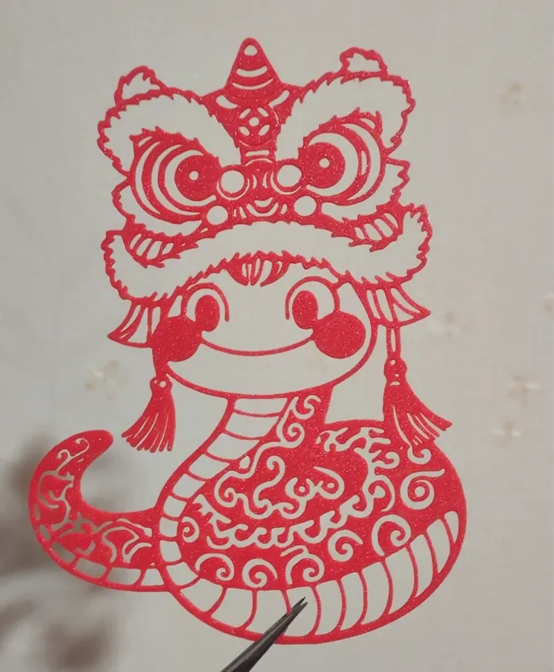 窗花剪纸-灵蛇醒狮