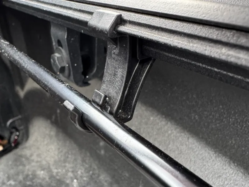 Tonneau bar clip for RealTruck UnderCover