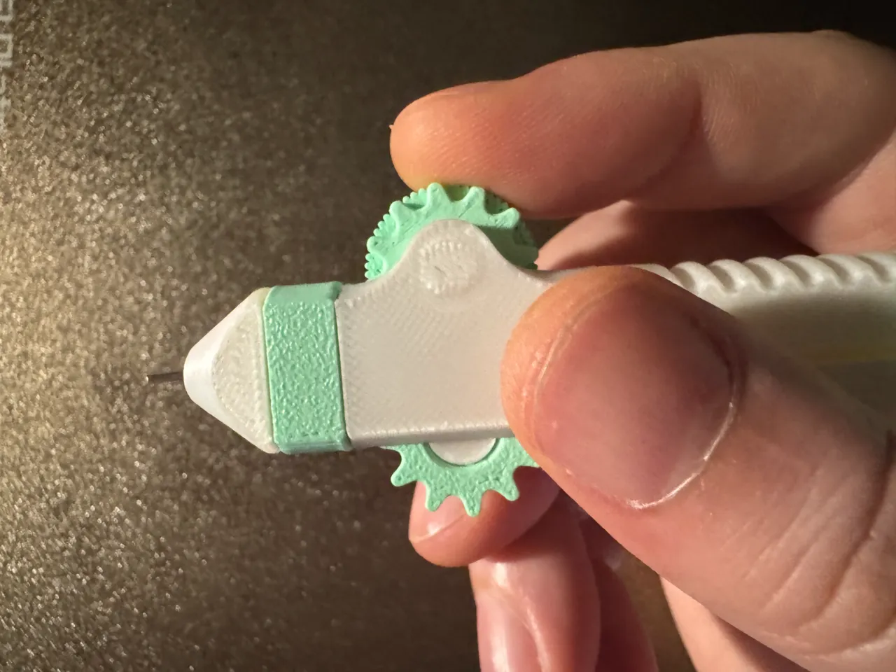 Ergonomic Ajustable solder tool - Solder Scroll view 4