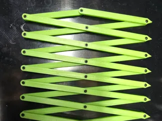 Expanding repeatable hole spacer