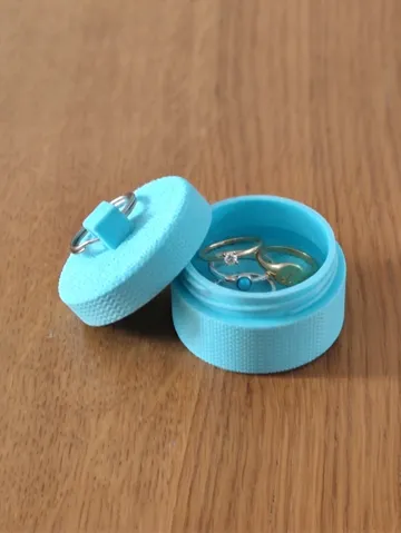 Llavero: Travel Jewelry Keeper Keychain — vista de referencia 2