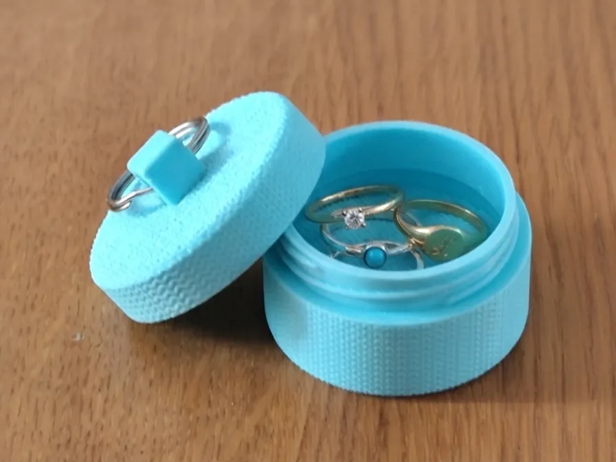 Llavero: Travel Jewelry Keeper Keychain. Referencia del modelo original.