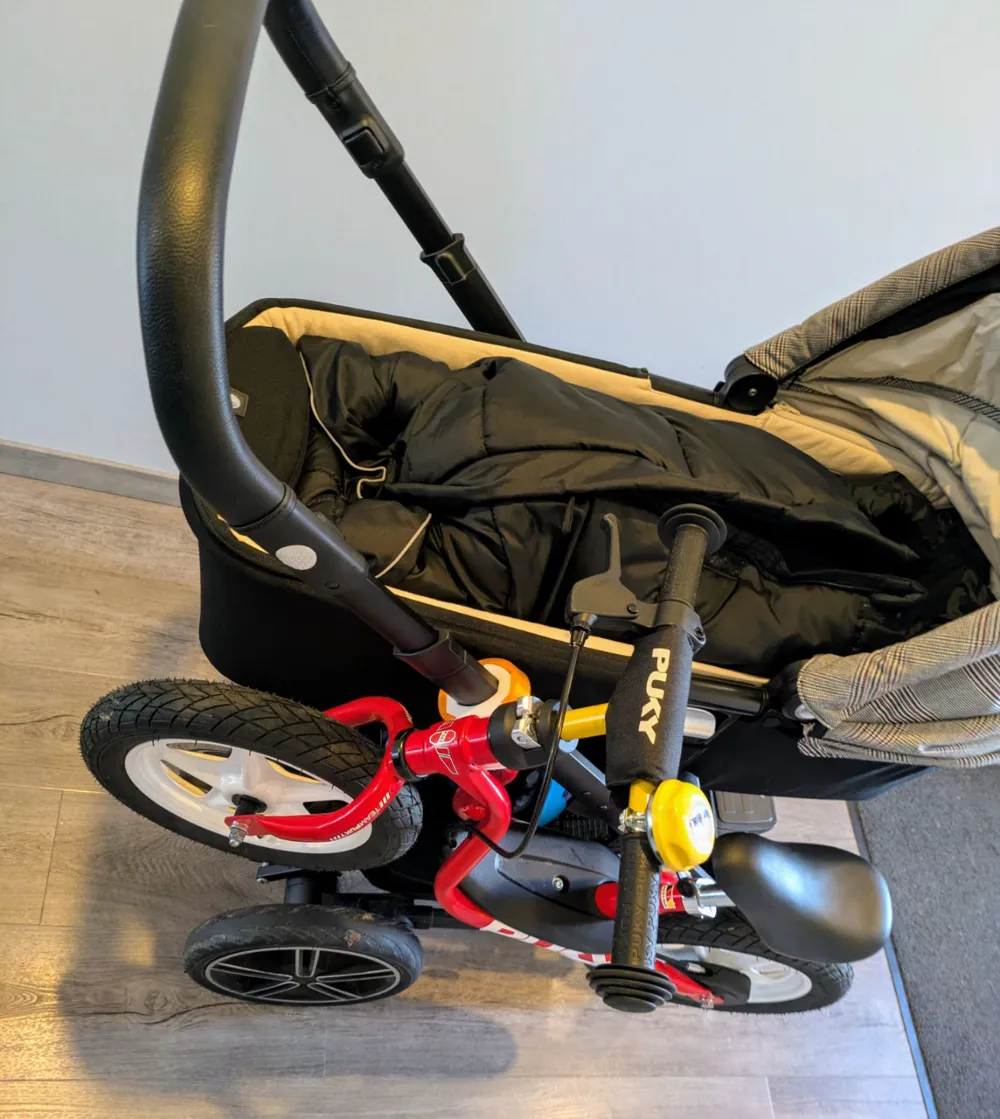 Halter fr Laufrad am Kinderwagen (Nuna)  Kostenloses 3D-Druckmodell   MakerWorld