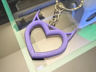 Portachiavi a forma di cuore diavolo