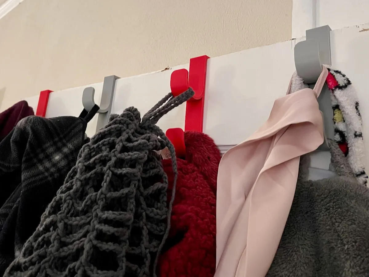 Double crochet à suspendre sur une porte