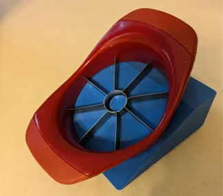 Gridfinity Apple Cutter Holder.