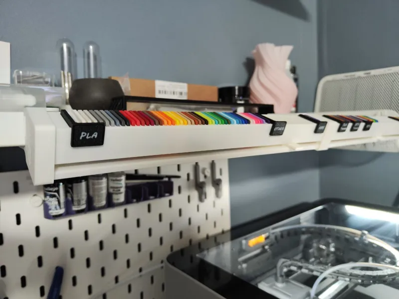 swatch divider for swatch holder