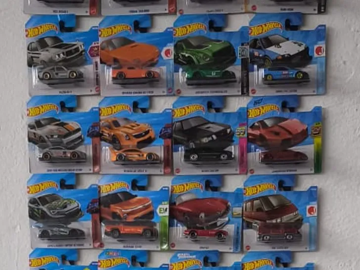 Modulares Aufhängesystem für Hotwheels Autos