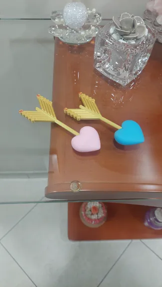 Freccia di Cupido con iniziali