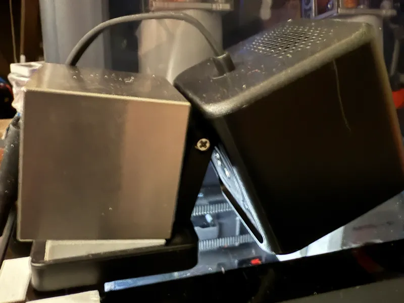 wyze cam v4 weighted cube wedge