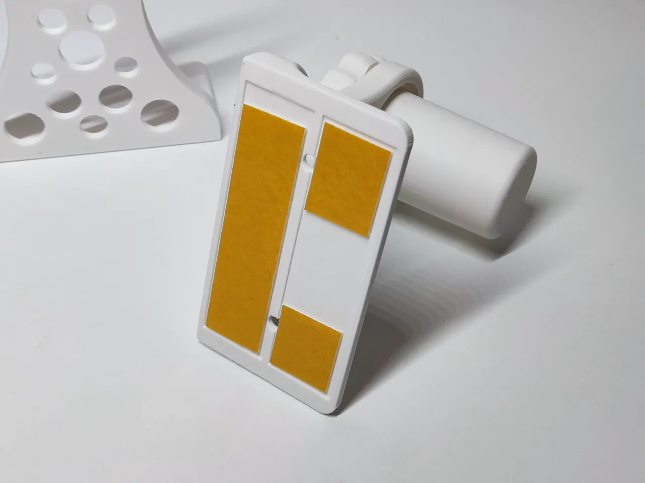 Under-cabinet kitchen paper holder view 3