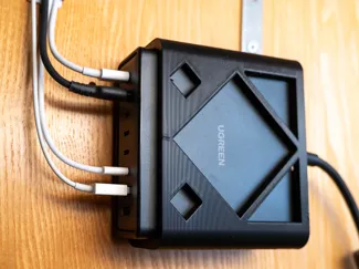 Ugreen X766 Charger Wall Mount