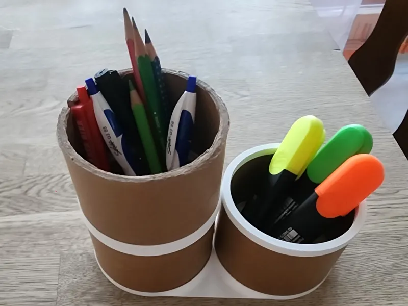 Cardboardspool penholder