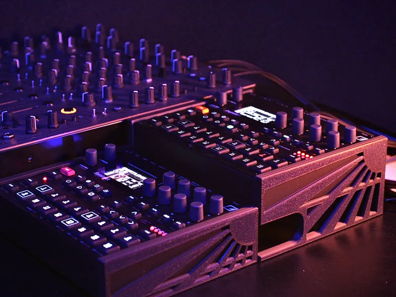 Digicheek riser 2tier to Clubmixer level