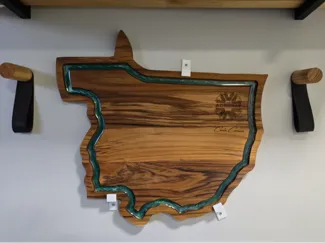Simple S-shaped wall bracket