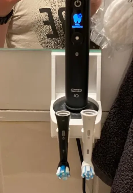 Toothbrush holder for Phillips iO9 - two brushes