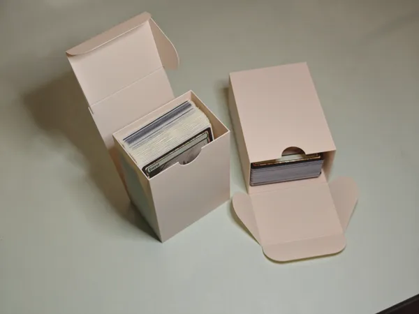 Boîte pliante verticale pour cartes à jouer
