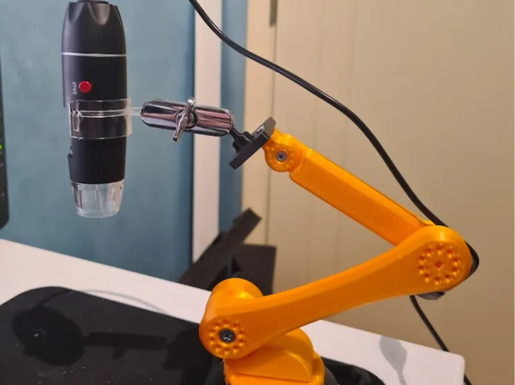 Dum-E digital microscope attachment