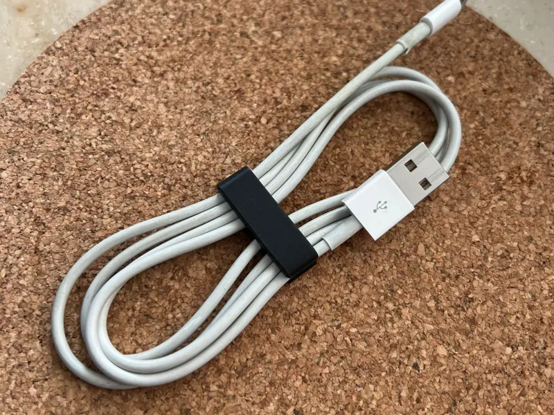 minimalistic apple cable organizer / cable clip v2