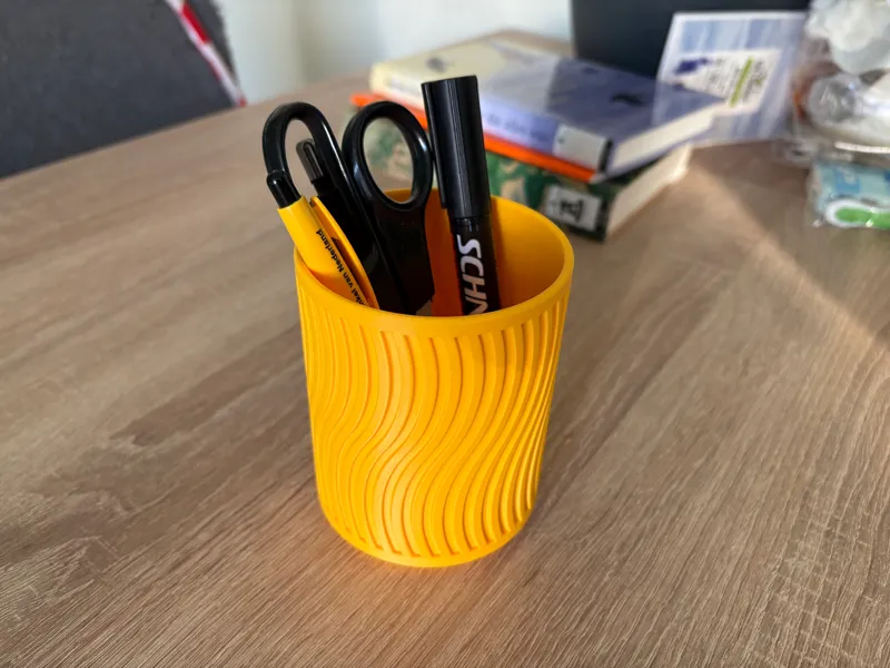 Groovy pen pot