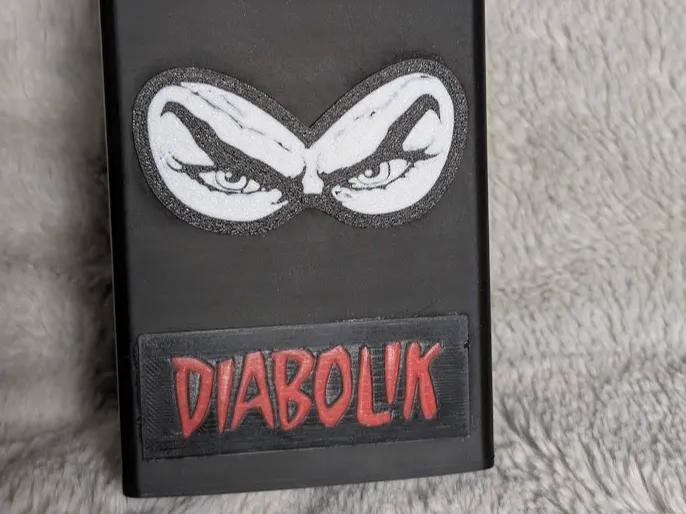 Diabolik pen holder