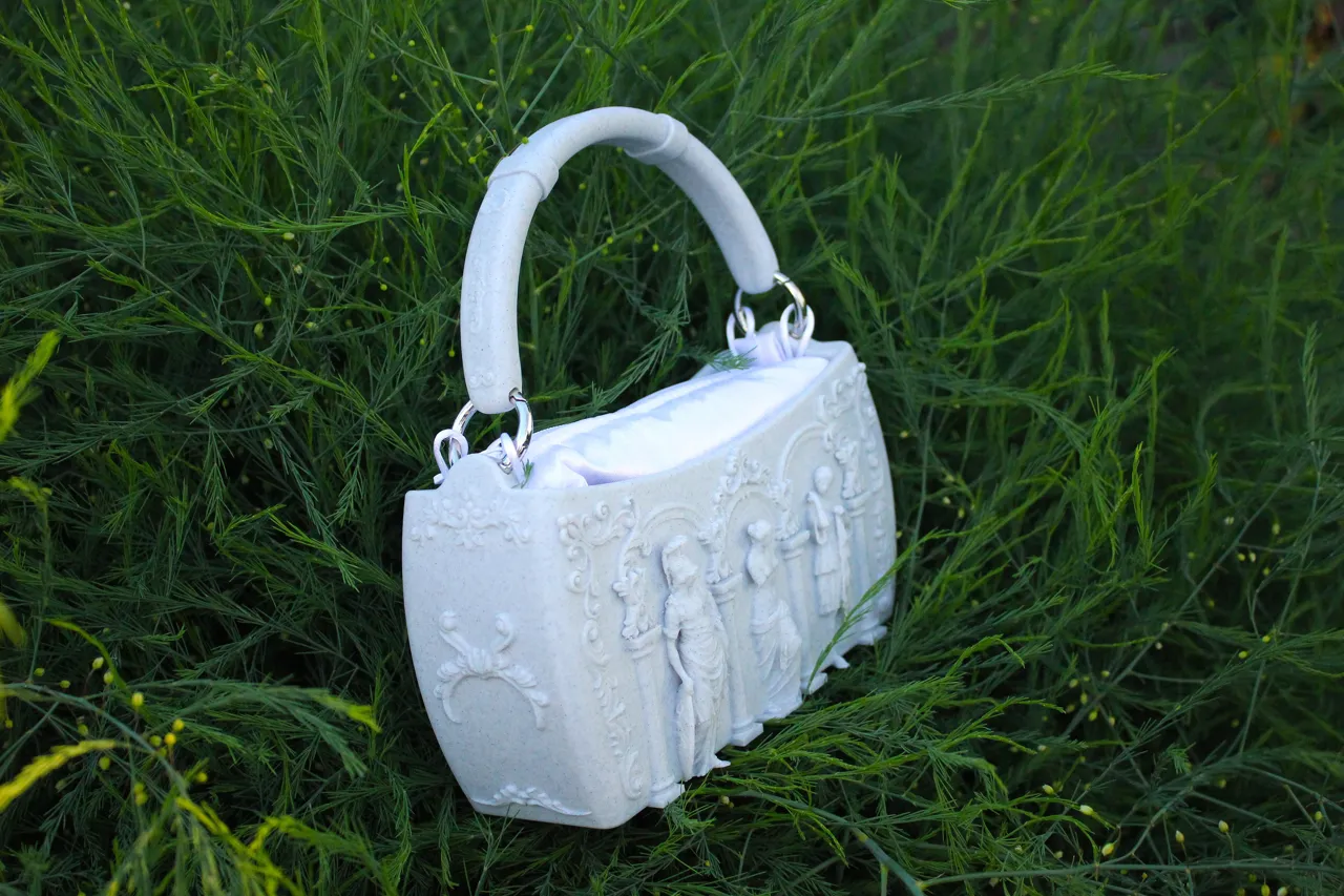 Antique womens bag view 2