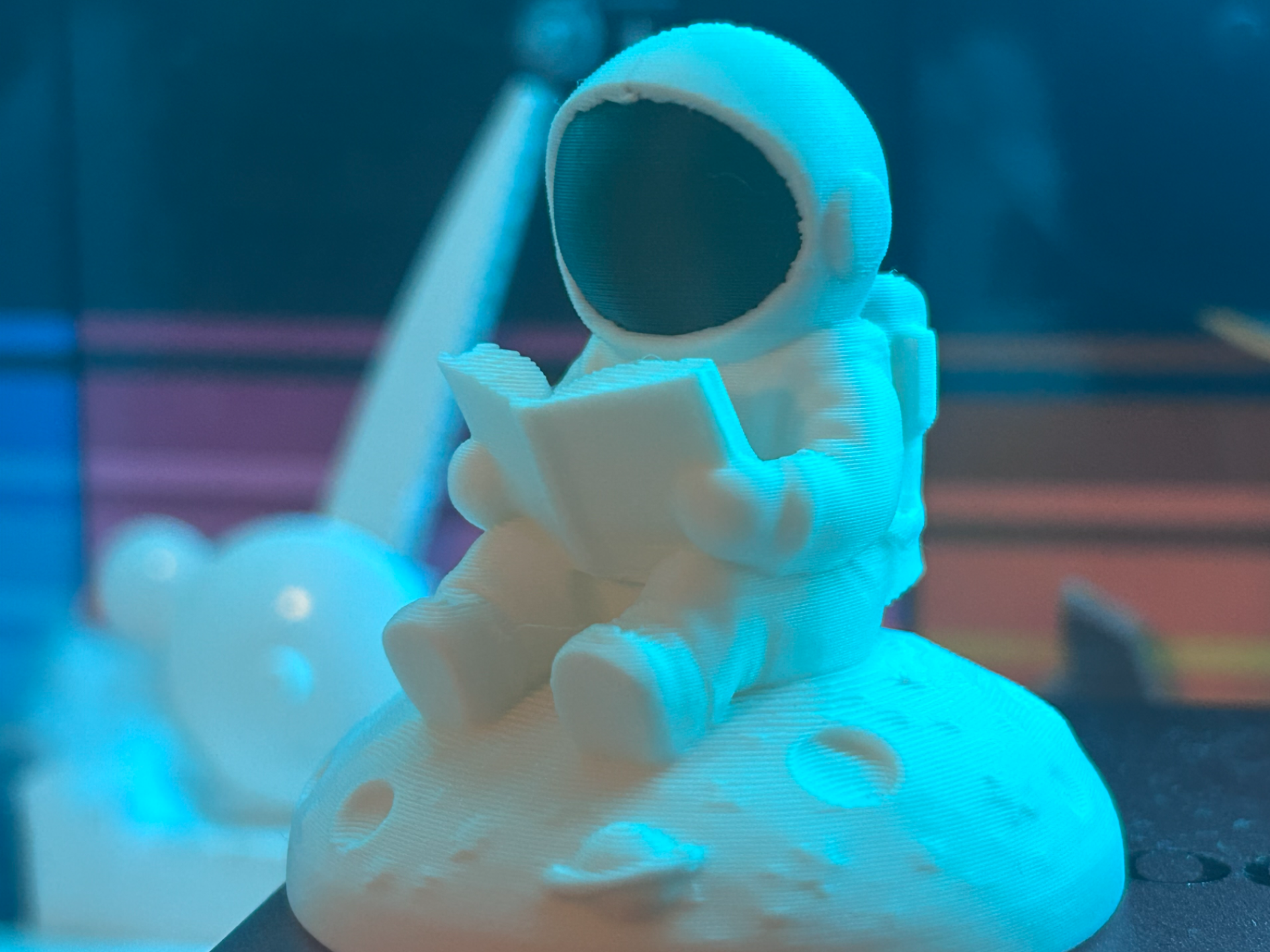 Lost in Stories – Cozy Reading Astronaut