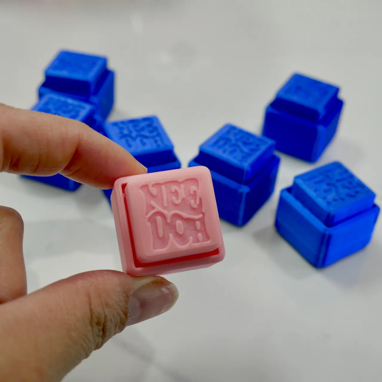 NeeDoh Nice Cube Clicker Fidget view 4