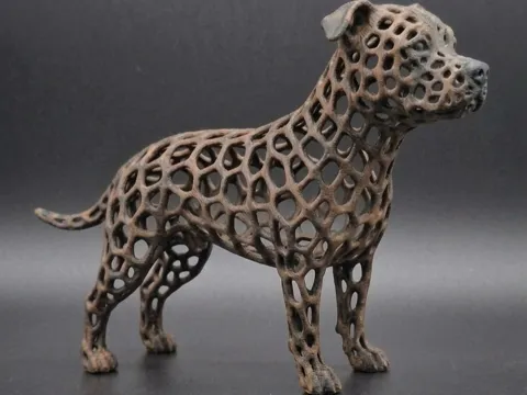 Figura decorativa: Stylized Voronoi Staffbull Dog Geometric Sculpture — referencia de MakerWorld