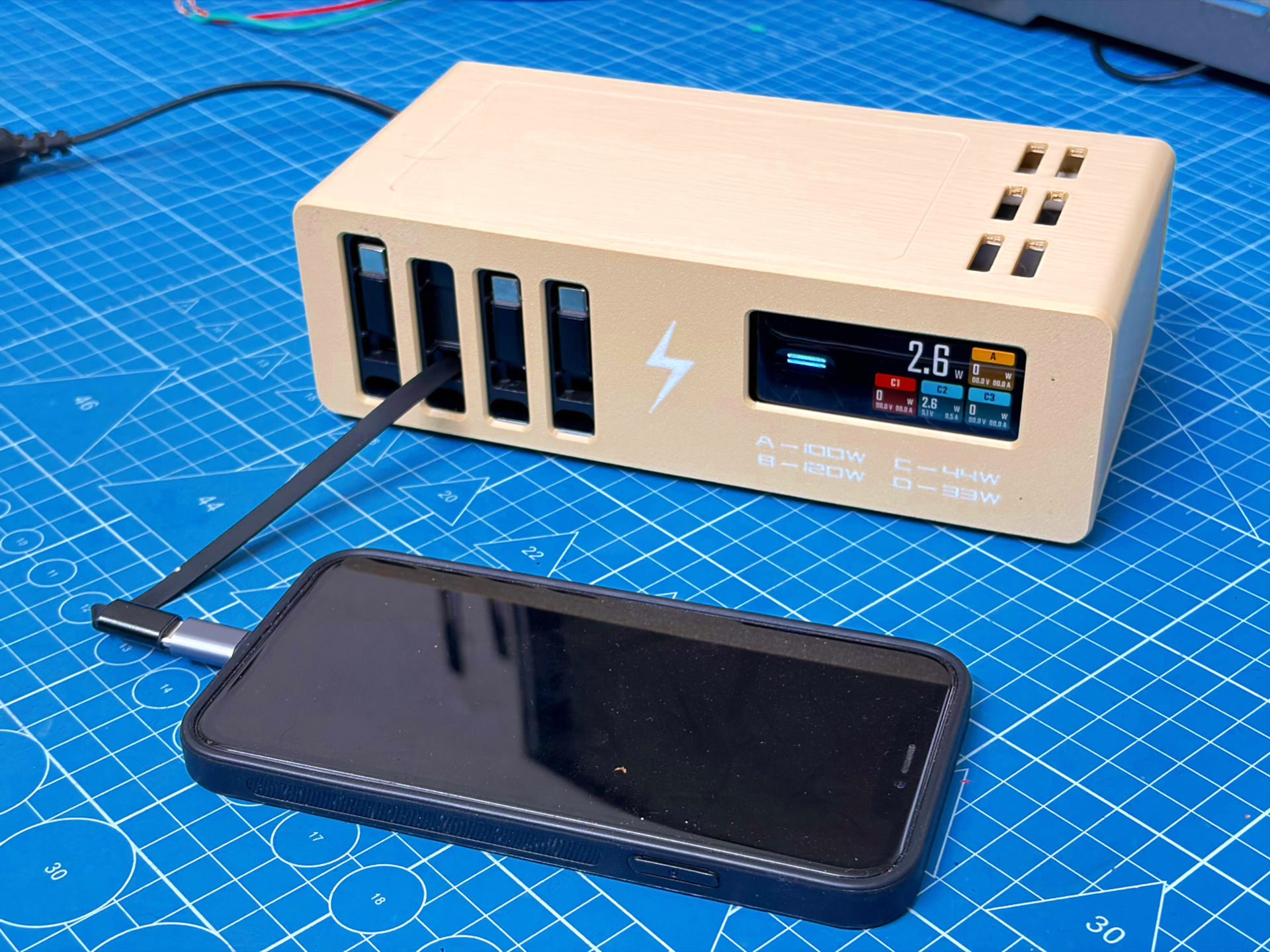Miniatura 2 do modelo 3D 酷态科10号Ultra桌面充电站外壳