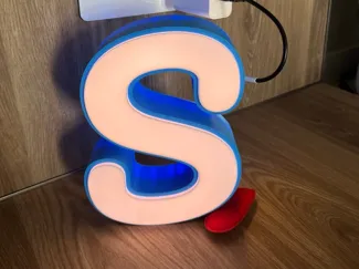 Lettera S con foro led