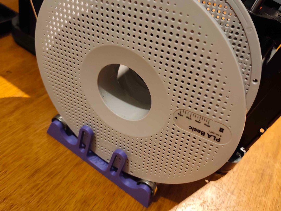 Desk spool holder - with bearing