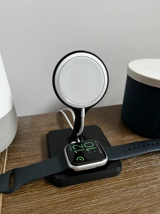 Magsafe stand for iPhone and apple watch combo