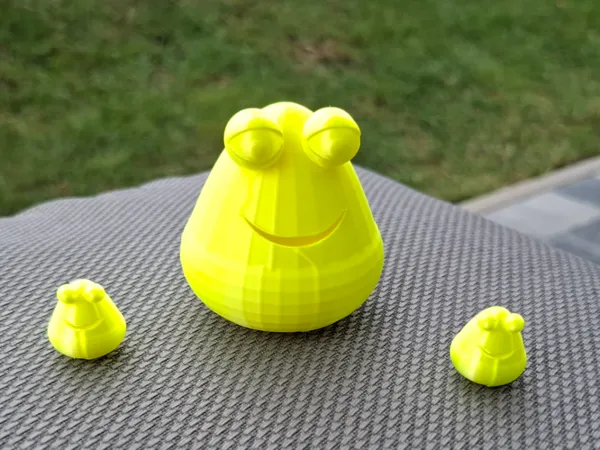 Figurine œuf souriant façon Pou