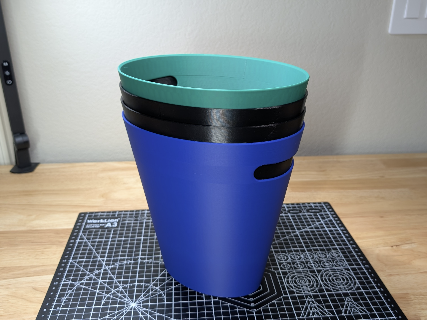 Stackable Oval Trash Bin with Handles