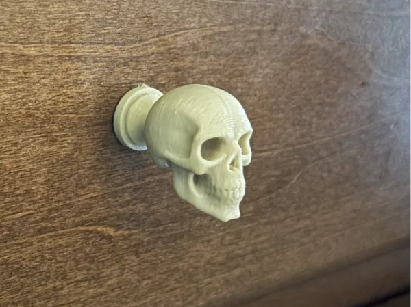 Bouton tête de mort (vis 4 mm)