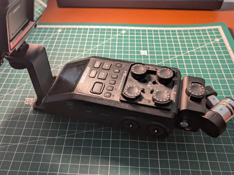 Zoom H6 Universal Camera Mount