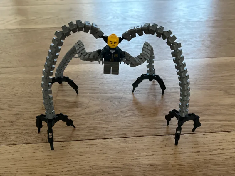 Minifigure adapter for dr octopus robot arms