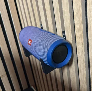 JBL CHARGE 3  wall holder