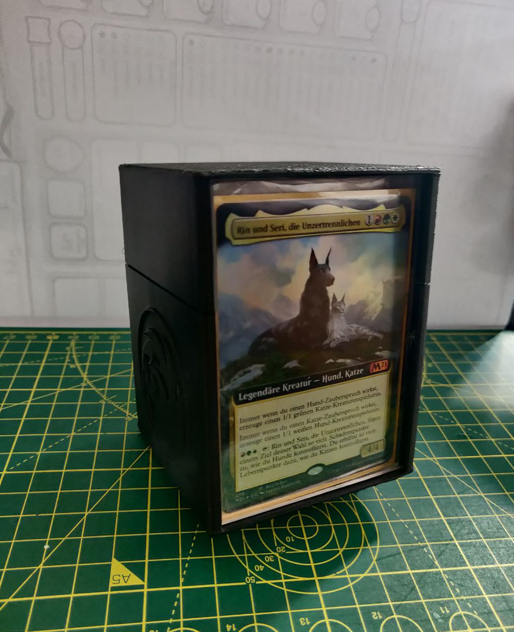 Miniatura 4 do modelo 3D MTG Deckbox Commander with window