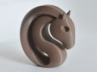 Cheval sculpté minimaliste — photo 1