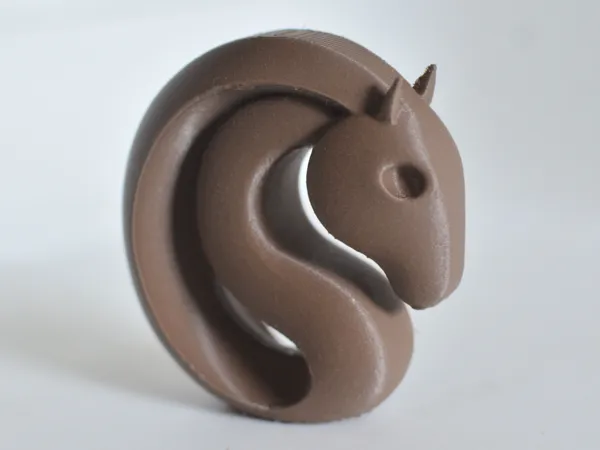 Cheval sculpté minimaliste