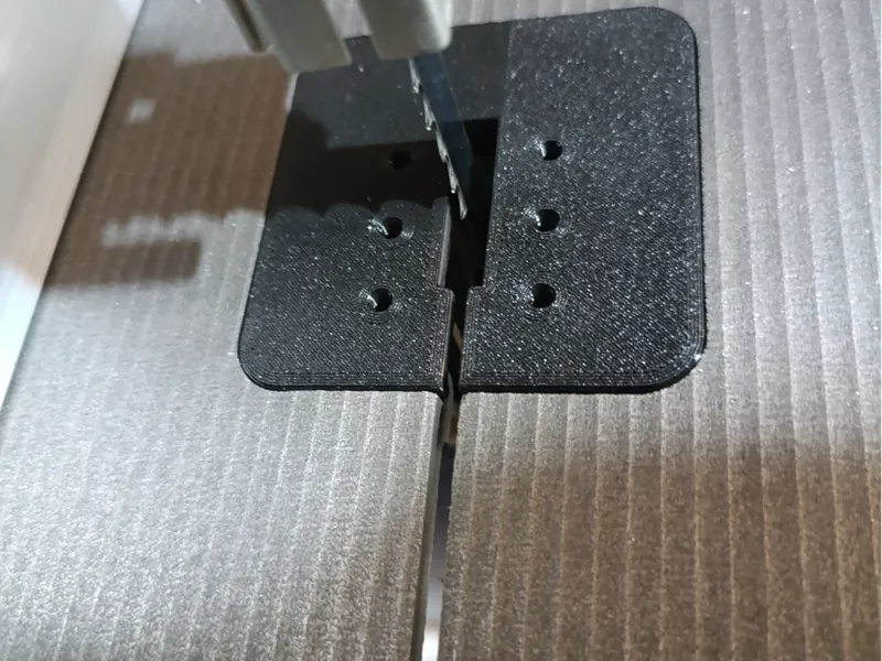 Bandsaw cutting table plate
