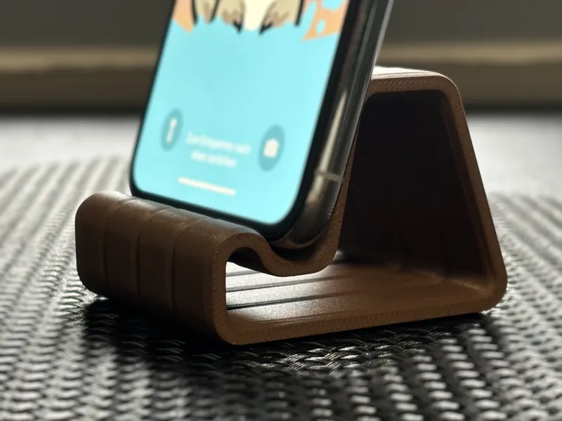 Minimalistic and Simple Phone Stand