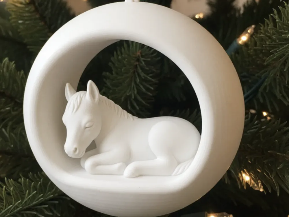 Letrero o emblema decorativo: Cute Horse Christmas Ornament. Referencia del modelo original.