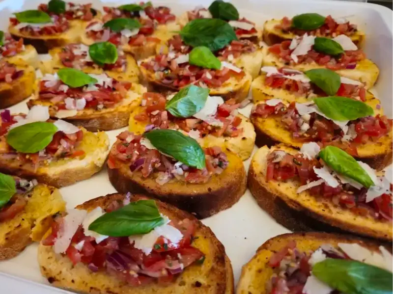 Formen zum Belegen von Bruschetta-Brötchen