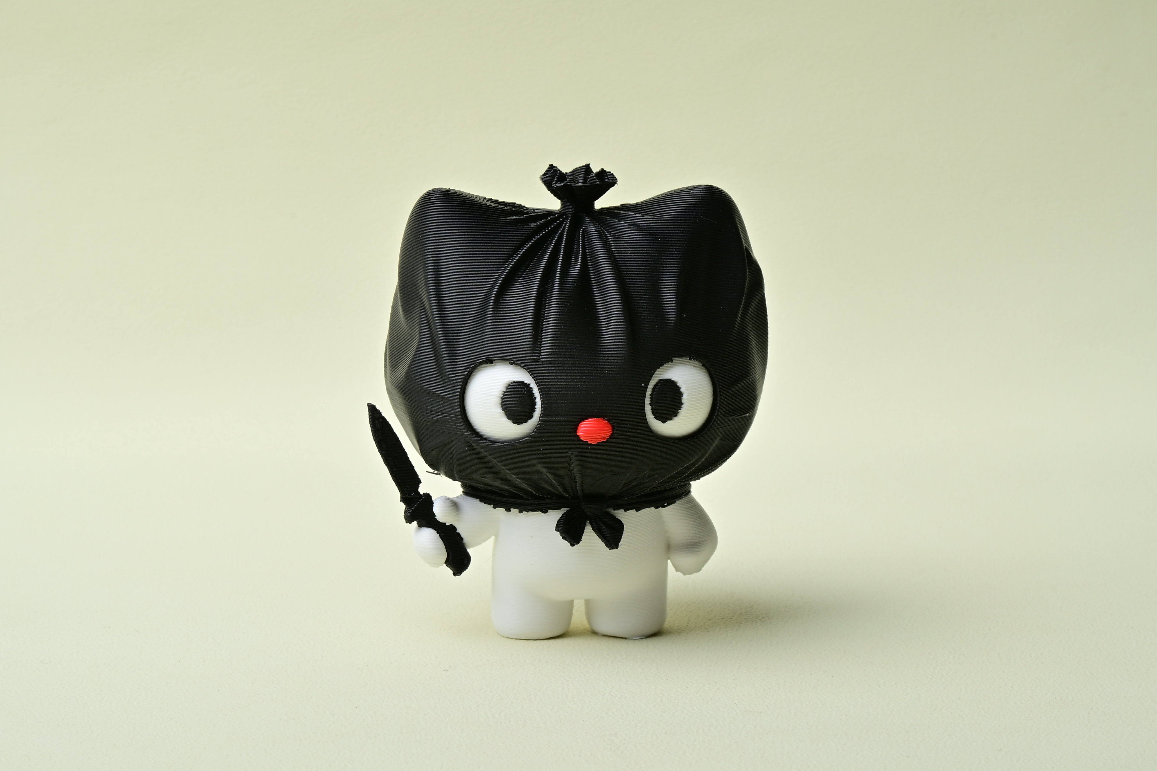 Miniatura 2 do modelo 3D 可爱的打劫kitty头戴塑料袋手拿小刀