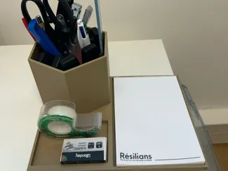 Organiseur avec pot à crayons